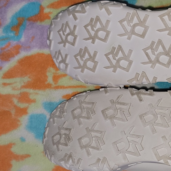 DKNY Women's Size 8.5 Kari-slip on white & silver sneakers - Picture 10 of 12